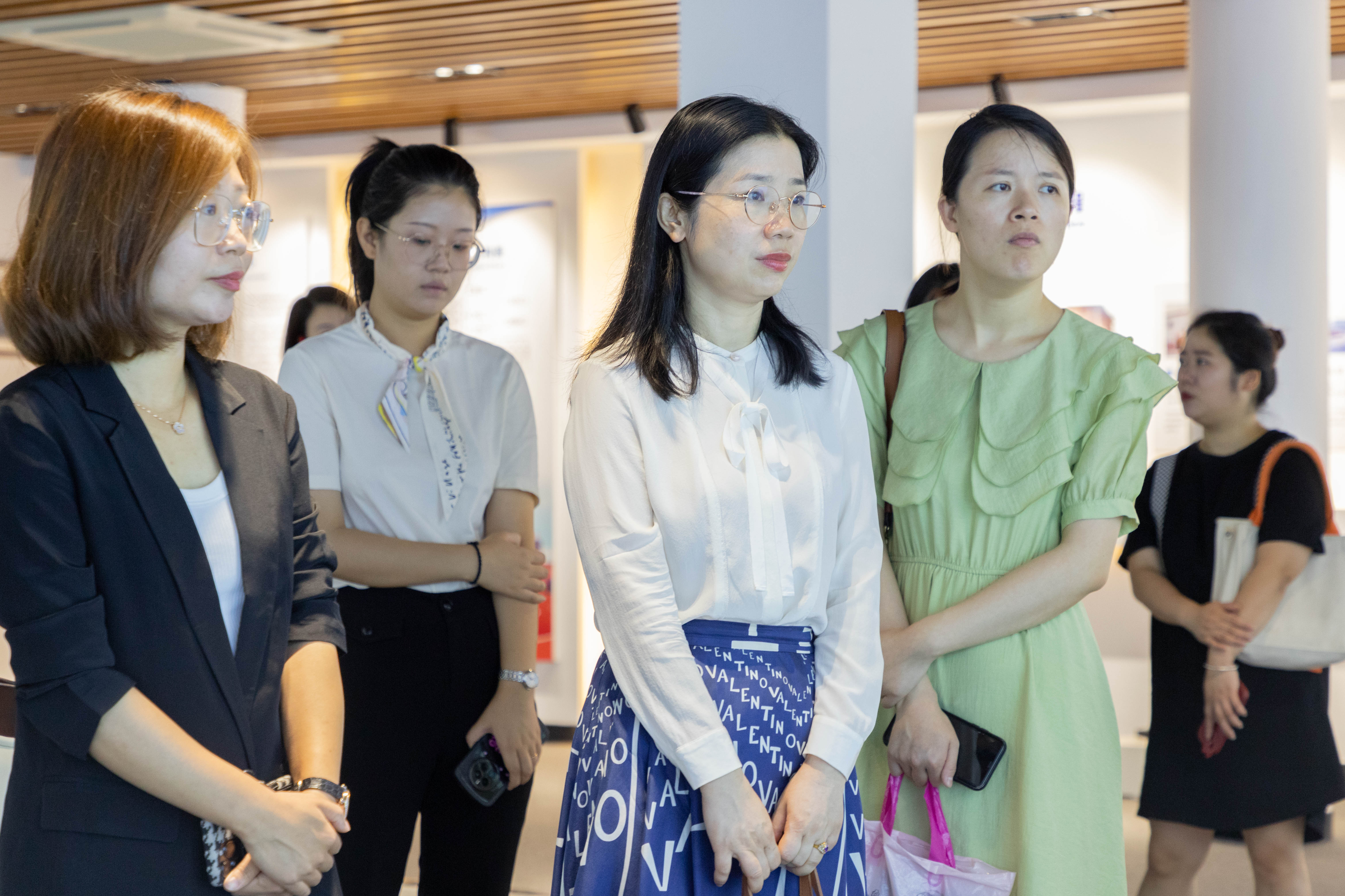 嘉兴市妇联发展部部长陈利明一行莅临双箭股份调研指导