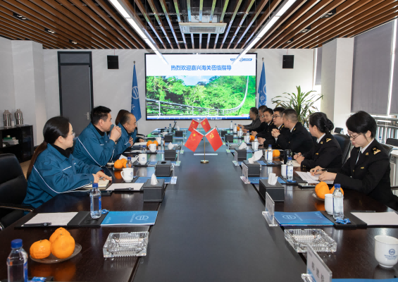 嘉兴海关副关长夏学庆一行莅临双箭股份调研指导